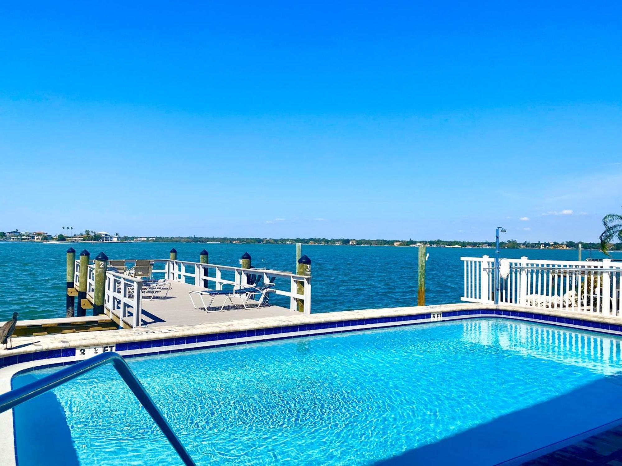 107-Waterfront-Walk To Beach-Lovely St. Pete Beach Extérieur photo