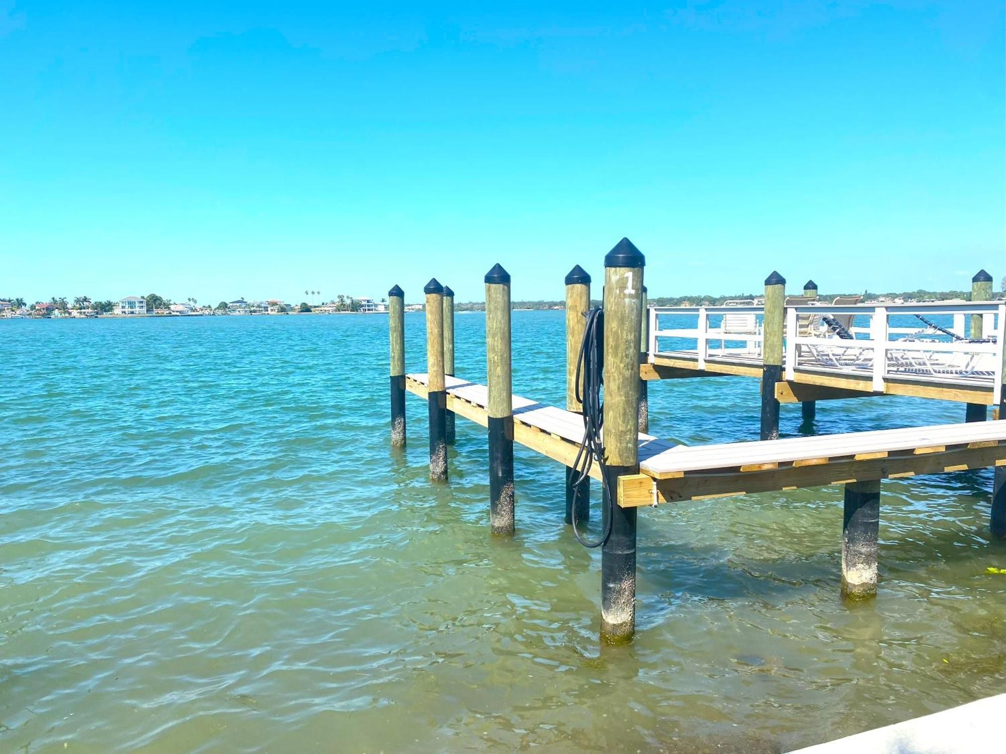 107-Waterfront-Walk To Beach-Lovely St. Pete Beach Extérieur photo